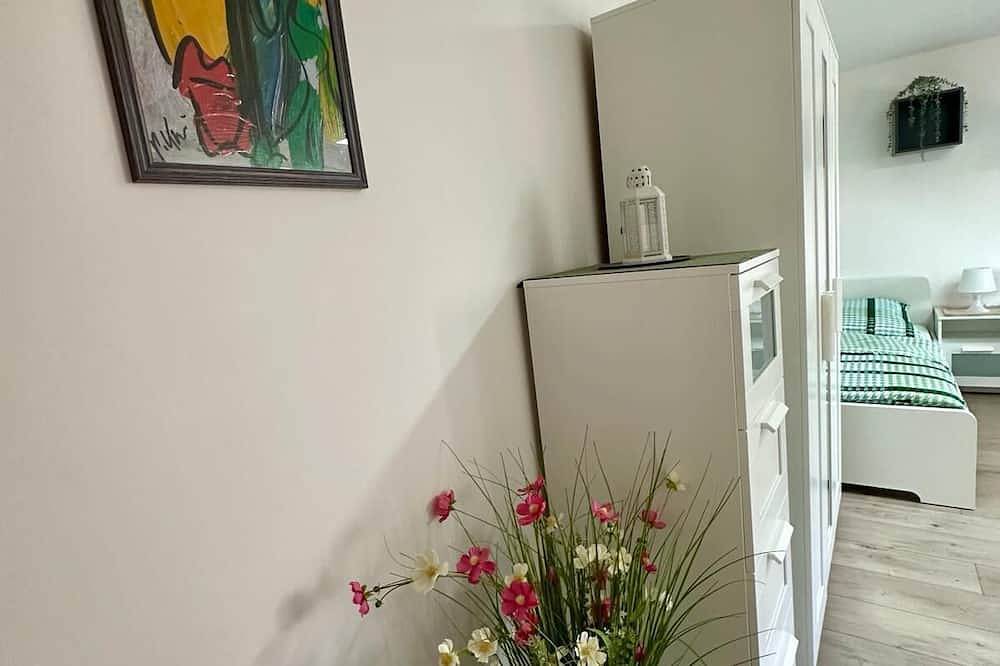 Ganze Wohnung, Ferienwohnung 2 mit zwei Einzelbetten und Schlafcouch in Bad Königshofen i.Grabfeld, Rhön-Bayern