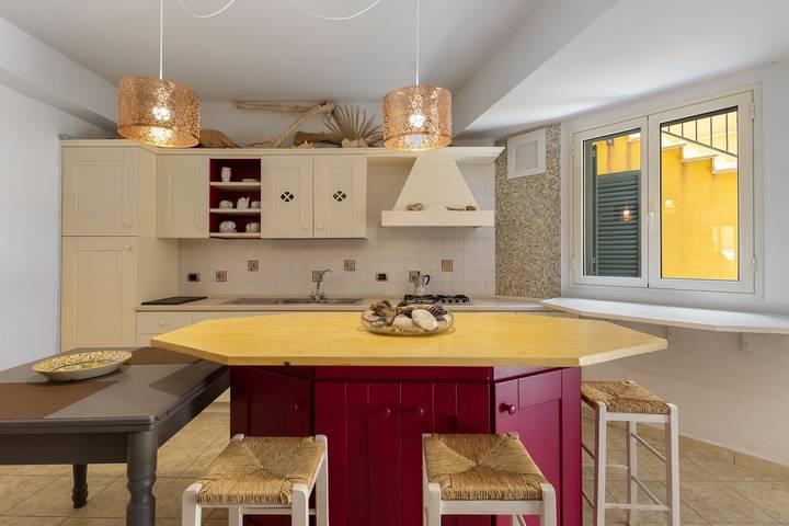 Apartamento entero, Apartamento 'Athena In Villa' con piscina compartida, Wi-Fi y aire acondicionado in Marina di Ragusa, Ragusa (Sicilia)