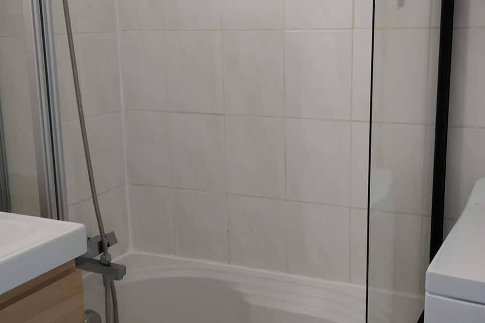 Appartement entier, Appartement agréable à deux pas du plan d'eau pour 3 personnes in Embrun, Parc national des Écrins