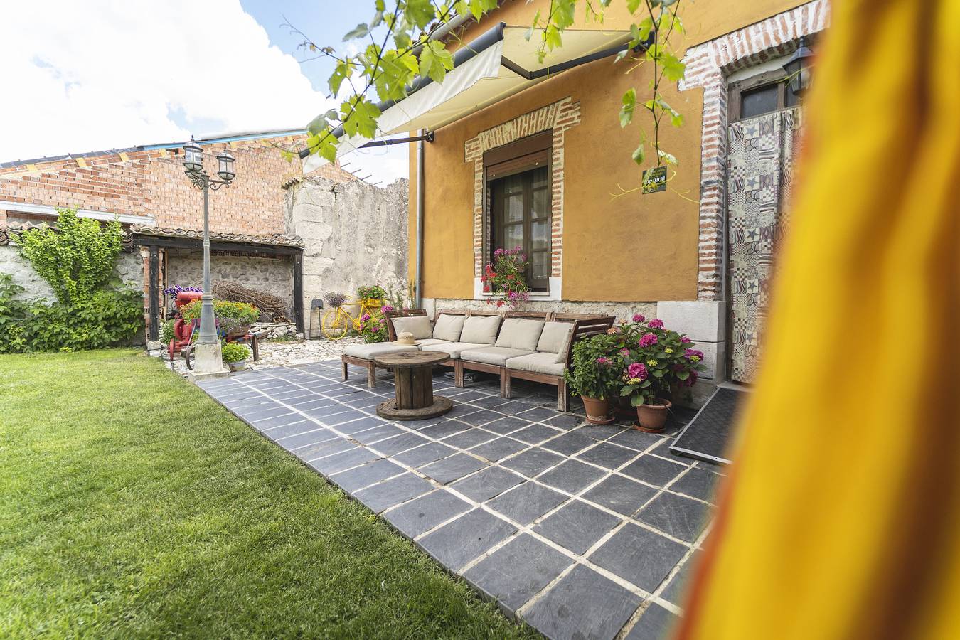 Casa de vacaciones 'Los Aperos' con jardín privado in Santibíñez de Valcorba, Provincia de Valladolid