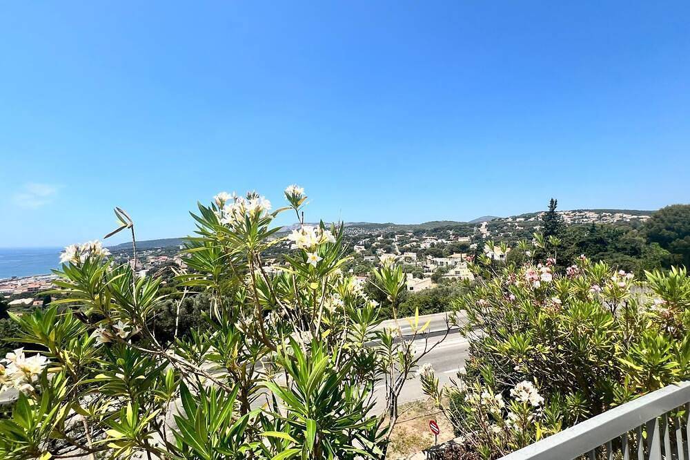 In the heights of Cassis, quiet studio with private parking and swimming pool., foto 11