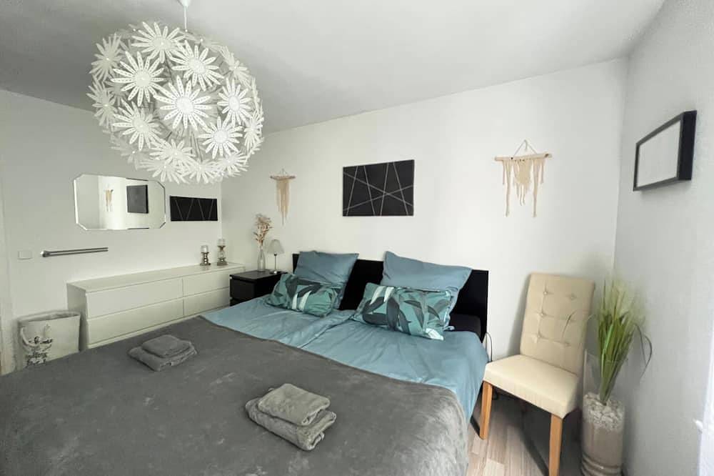 Ganze Wohnung, Zentrumsnahe Ferienwohnung am Fuße der Burgruine Hohenneuffen in Neuffen, Albsteig Etappe 9