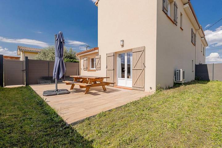 Location de vacances pour 7 personnes, avec jardin à Aussonne - 2