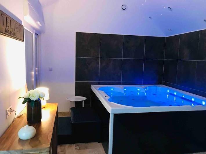 Gîte pour 6 personnes, avec jardin et jacuzzi dans Berthouville