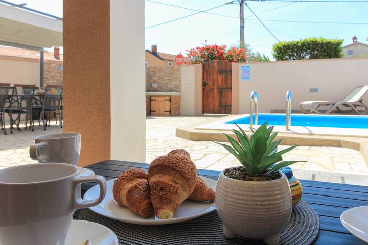 Ferienhaus für 12 Personen, mit Garten und Pool sowie Terrasse, mit Haustier in Sisan - 3