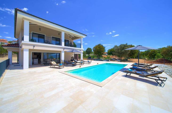 Ferienhaus für 10 Personen, mit Balkon und Garten sowie Pool und Sauna in Pinezici - 2
