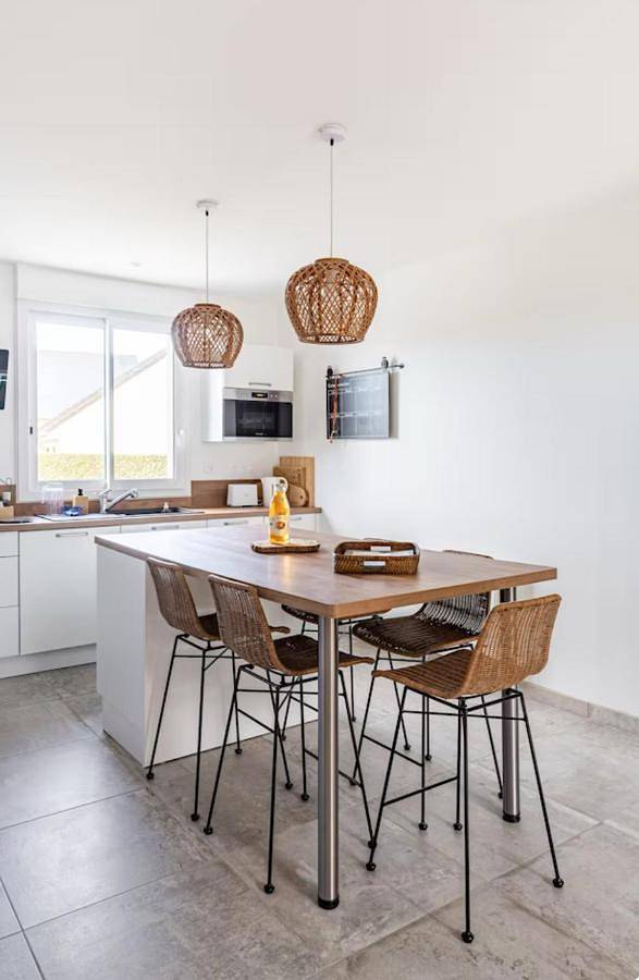 Four-Bedroom House in Graye-sur-Mer, Côte de Nacre