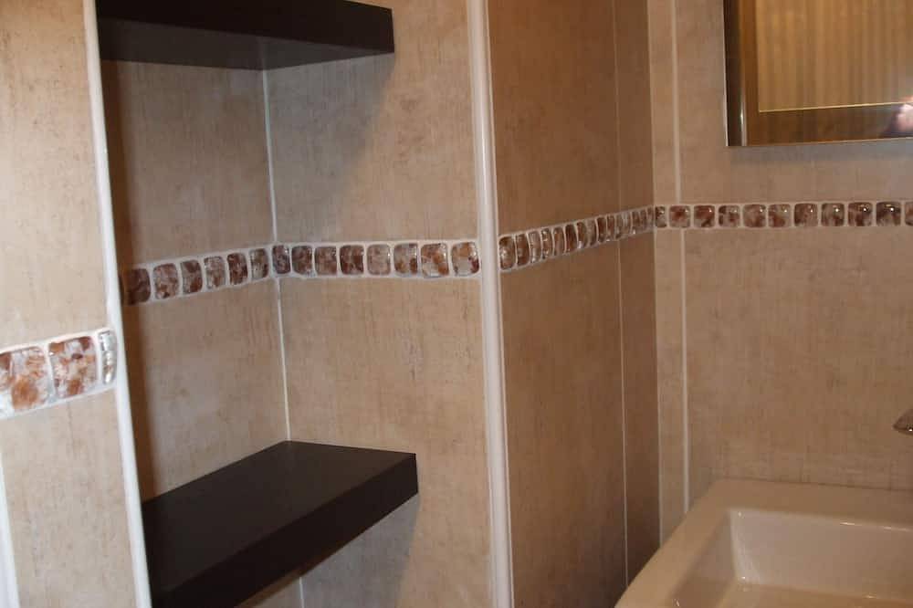 Entire apartment, Beautiful Contemporary T2 in Castellane Porte Des Gorges Du Verdon in Castellane, Verdon Regional Natural Park