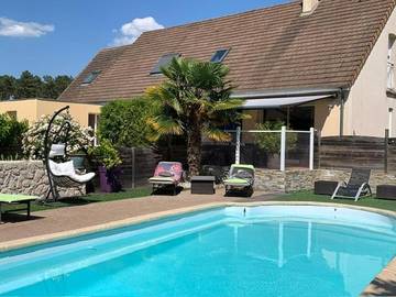 Gîte pour 3 personnes, avec vue ainsi que jardin et piscine à Brette-les-Pins