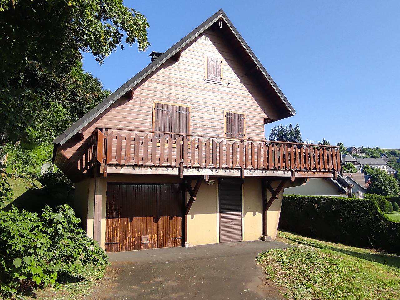 Authentic chalet in nature near Super Besse in Besse-et-Saint-Anastaise, Volcans d'Auvergne Regional Nature Park