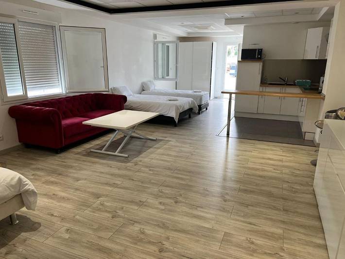 Appartement de vacances pour 4 personnes, avec terrasse ainsi que vue et piscine