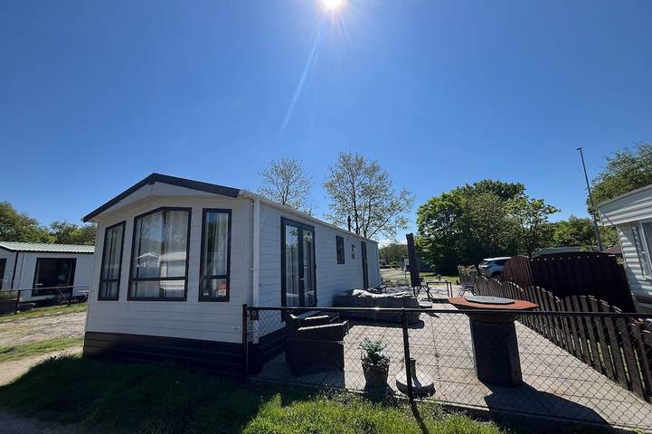Ferienanlage für 4 Personen, mit Terrasse und Garten sowie Pool in Den Haag