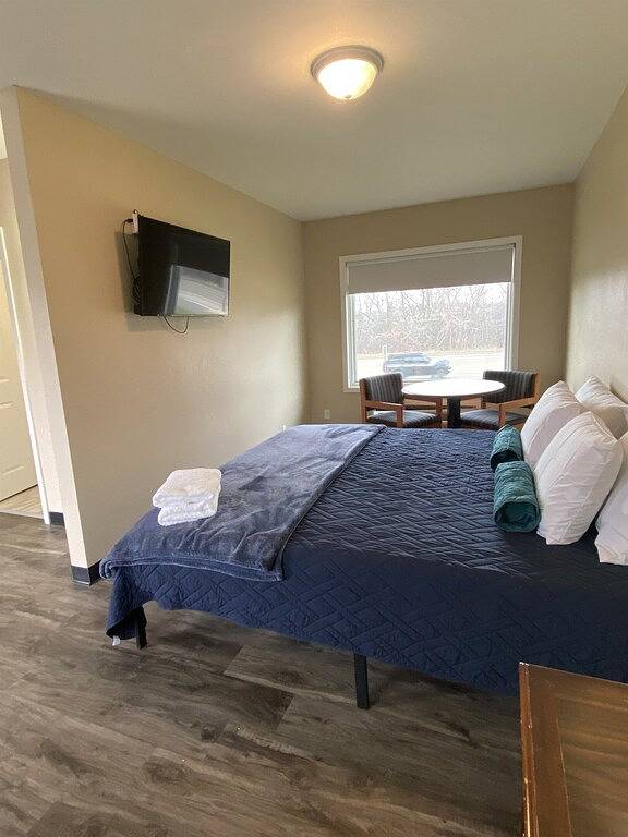 Ganze Wohnung, Stay Simple | Workspace + Free Parking in Pierce County (WI)