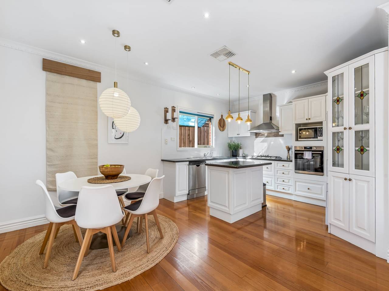 Entire apartment, Spacious Family Home with Balcony in Pascoe Vale in Melbourne, Victoria