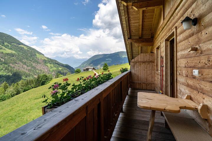 Ganze Wohnung, Ferienwohnung Marschalkhof "Sankt Helena" mit Bergblick, Balkon und Wlan in St. Pankraz, Ortleralpen