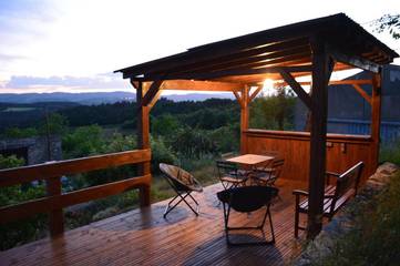 Gîte pour 2 personnes, avec vue et jardin à Champis