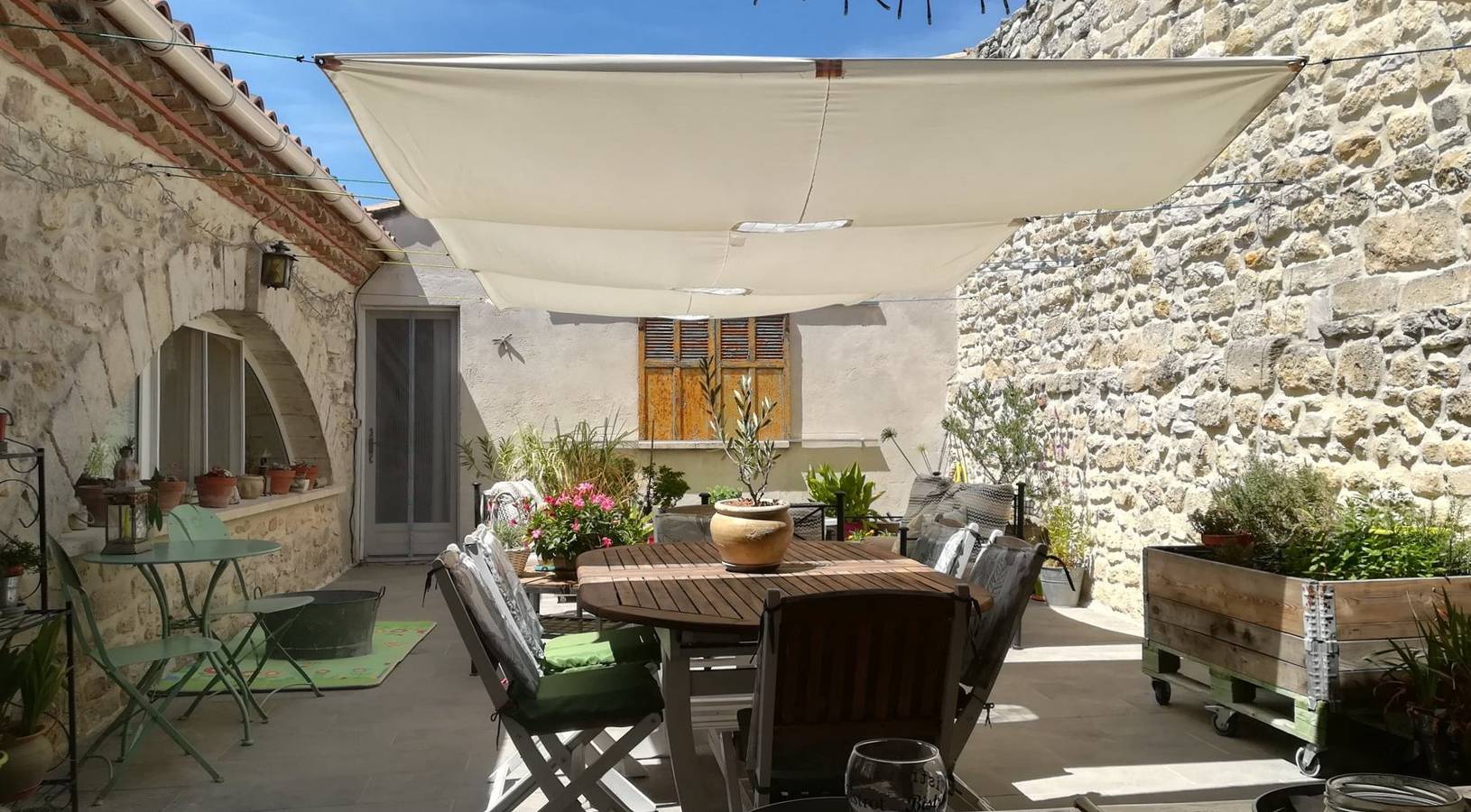 La Belle d'Ici - Chambre d'hôtes La Belle d'ici in Théziers, Région de Nîmes