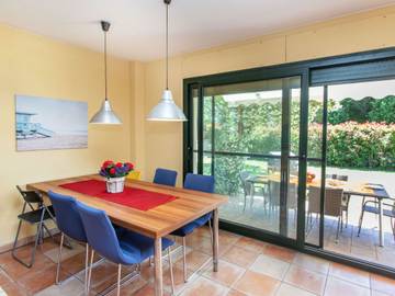 Maison De Vacances pour 8 Personnes dans Ullastret, Bas-Ampurdan, Photo 3