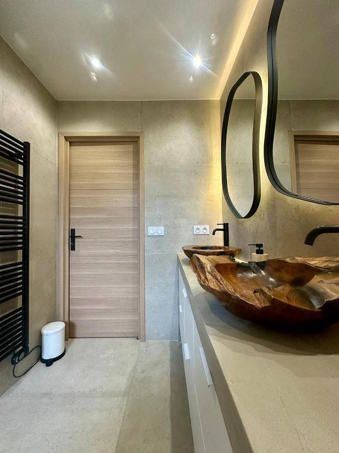 Location de vacances pour 8 personnes, avec jacuzzi ainsi que terrasse et piscine à Saturargues - 2
