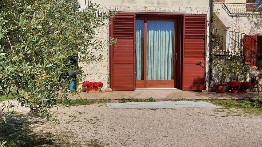Ferienwohnung für 4 Personen, mit Terrasse und Garten sowie Ausblick in Ossi