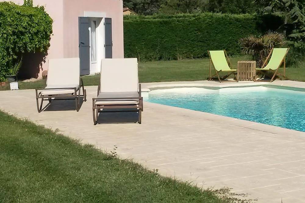 Gîte en Provence  au pied du Lubéron in Velleron, Vaucluse