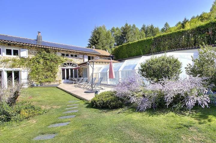 Location de vacances pour 12 personnes, avec Jardin et Piscine à Saint-Igny-de-Vers