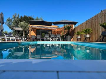 Gîte pour 4 personnes, avec jardin ainsi que vue et piscine à Gourgé