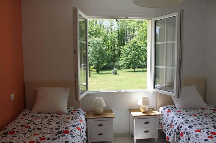 Location de vacances pour 6 personnes, avec terrasse et jardin à Saint-Avit-de-Vialard - 3