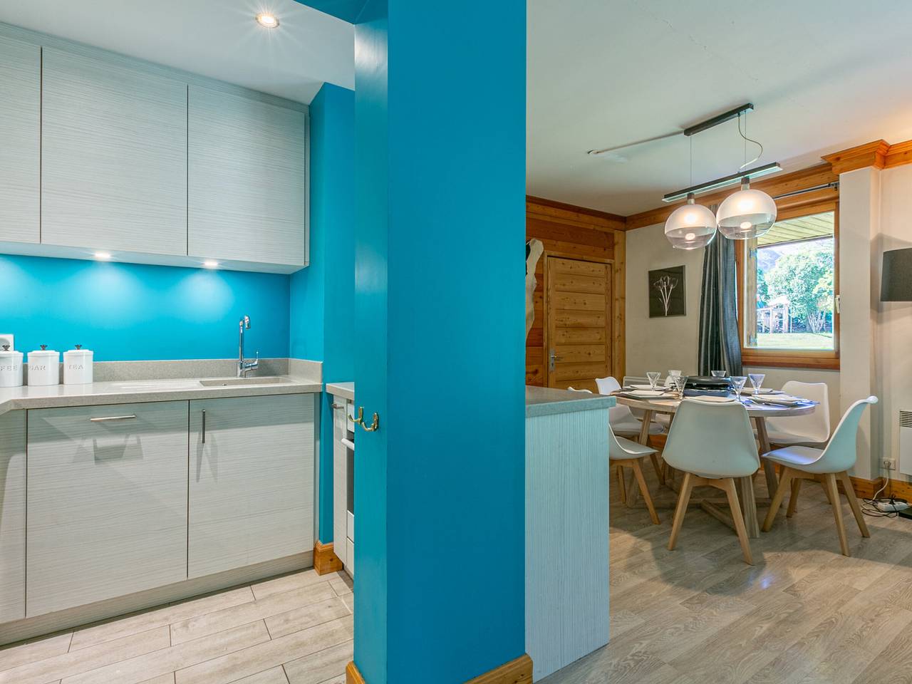 Geheel appartement, Elegant and Bright High-End Apartment with South-Facing Terrace in Central Val-d'Isère near the Slopes in Val-d'Isère, Massif de la Vanoise