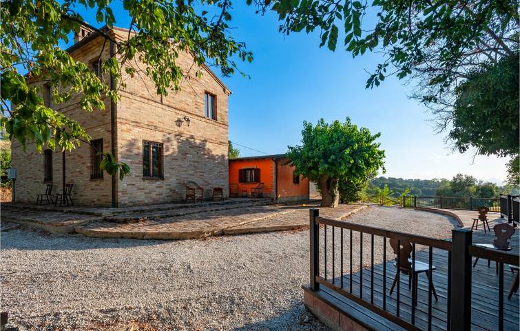 Ferienhaus für 9 Personen mit Garten in Morrovalle, Adriaküste Marken