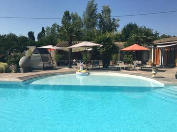 Chambre d’hôte pour 2 personnes, avec jardin ainsi que vue et piscine, animaux acceptés à Orgone