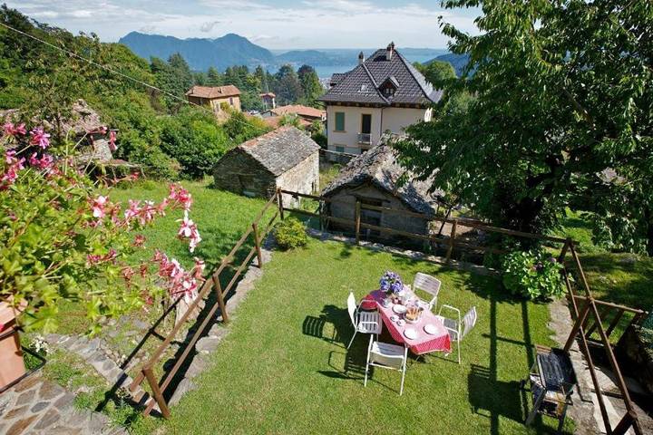 Chalet für 4 Personen, mit Seeblick und Ausblick sowie Garten am Lago Maggiore - 2