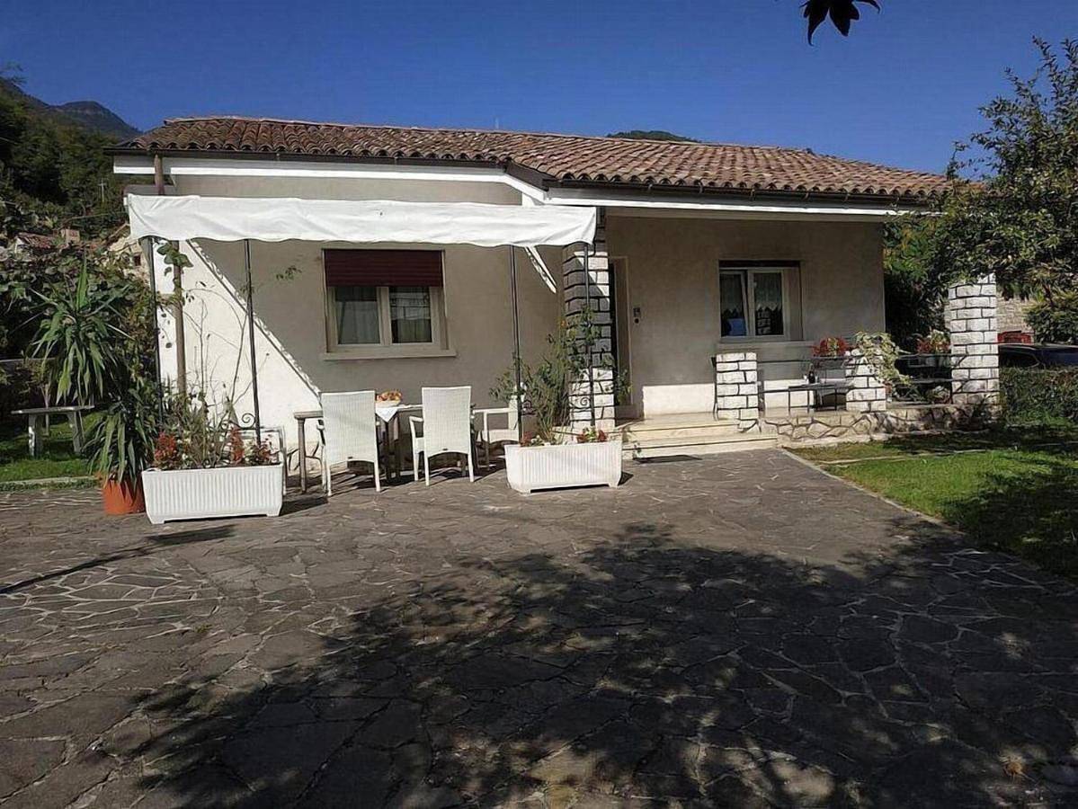 La Corte di Marga - Villa Marga con piscina condivisa e giardino privato nelle colline del Prosecco Patrimonio Unesco in Miane, Südliche Karnische Alpen