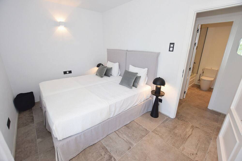 Impresionante villa renovada con vistas a la Playa de los Alemanes. 10 Pax in Playa de los Alemanes, Tarifa