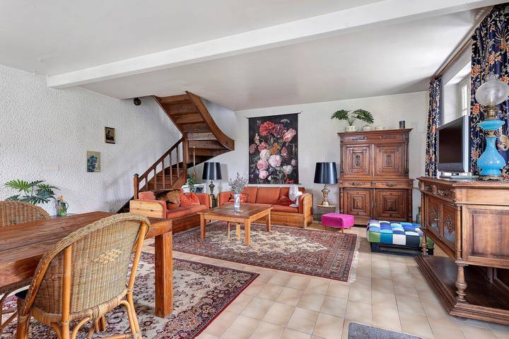 Casa de vacaciones 'La Maison Blanche' con terraza privada y WiFi in Ahun, Región de Guéret
