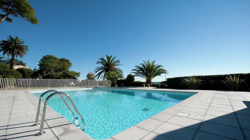 Gîte pour 5 personnes, avec jardin et piscine dans Boulouris - 2
