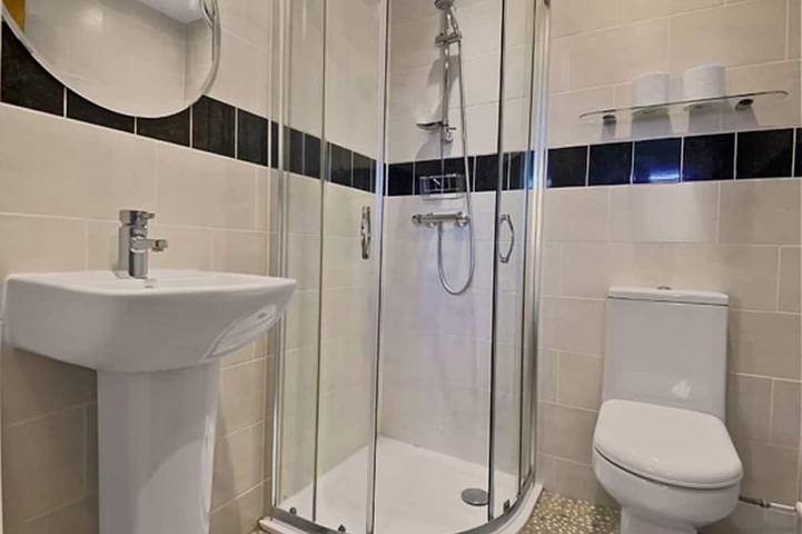 Apartamento entero, Waterfront Quay - Apartamento de 2 dormitorios con vistas al puerto para 4 personas (+2) in Gosport, Hampshire
