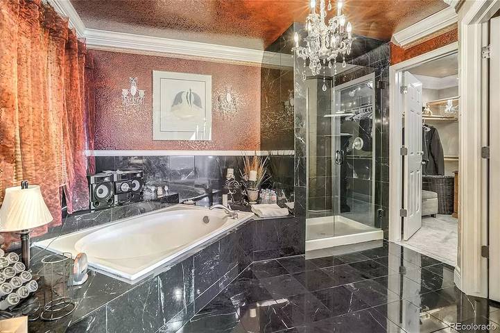 Vacation home for 12 people, with yard in Colorado Springs