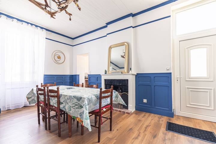 Maison de vacances « Maison Cosy Avec Cour » avec terrasse et jardin privatifs in Le Château-d'Oléron, Côte de Beauté
