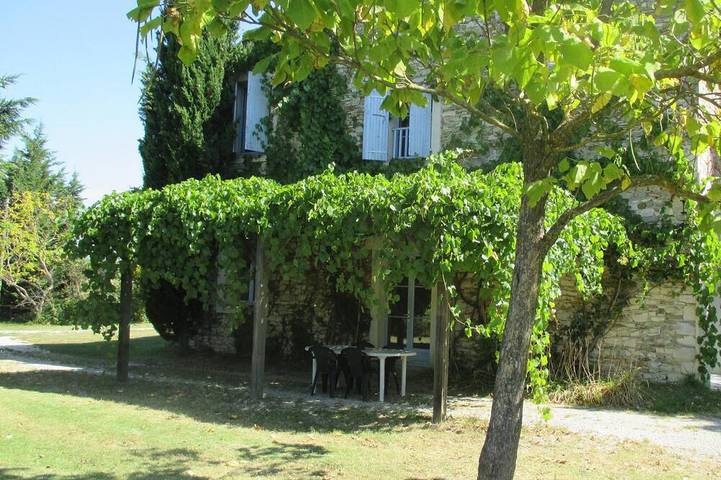 Gîte pour 14 personnes, avec jardin et piscine à La Touche