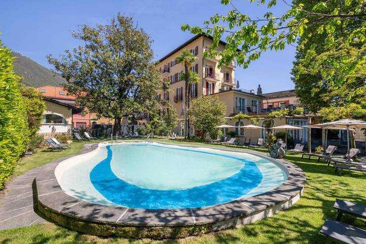 Bungalow para 2 personas, con vistas además de piscina y jardín en Suiza