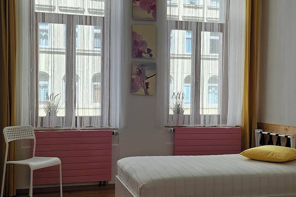Appartement entier, Idéalement situé à 3 appartement d'hôtes de la chambre, adapté pour 1 à 6 personnes in Leipzig, Région de Leipzig