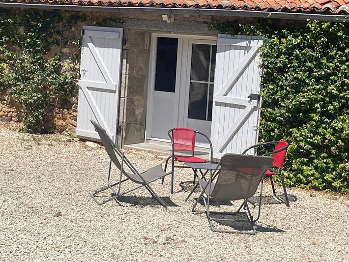 Gîte pour 2 personnes, avec jardin ainsi que terrasse et jacuzzi à Saint-Jean-de-Thouars