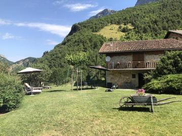 Gîte pour 6 personnes, avec jardin et terrasse dans Échevis