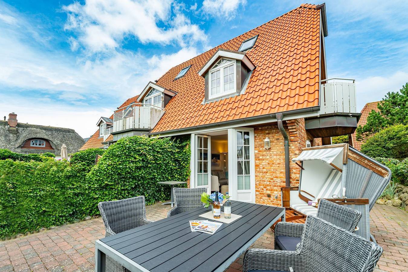Ganze Wohnung, Ferienhausteil für bis zu 4 Personen mit Garten - nur 350 Meter zum Strand! in Westerland, Sylt (Gemeinde)