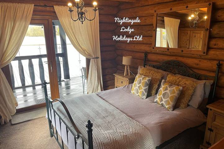 Nightingale Lodge, 2 Storey Scandinavian style lodge, Sleeps 8, Hot tub, Huge fishing deck in Tattershall, Lincolnshire
