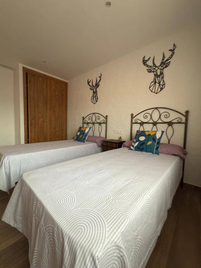 Casa rural para 12 personas, con Terraza además de Jardín y Piscina en Navalcán - 2
