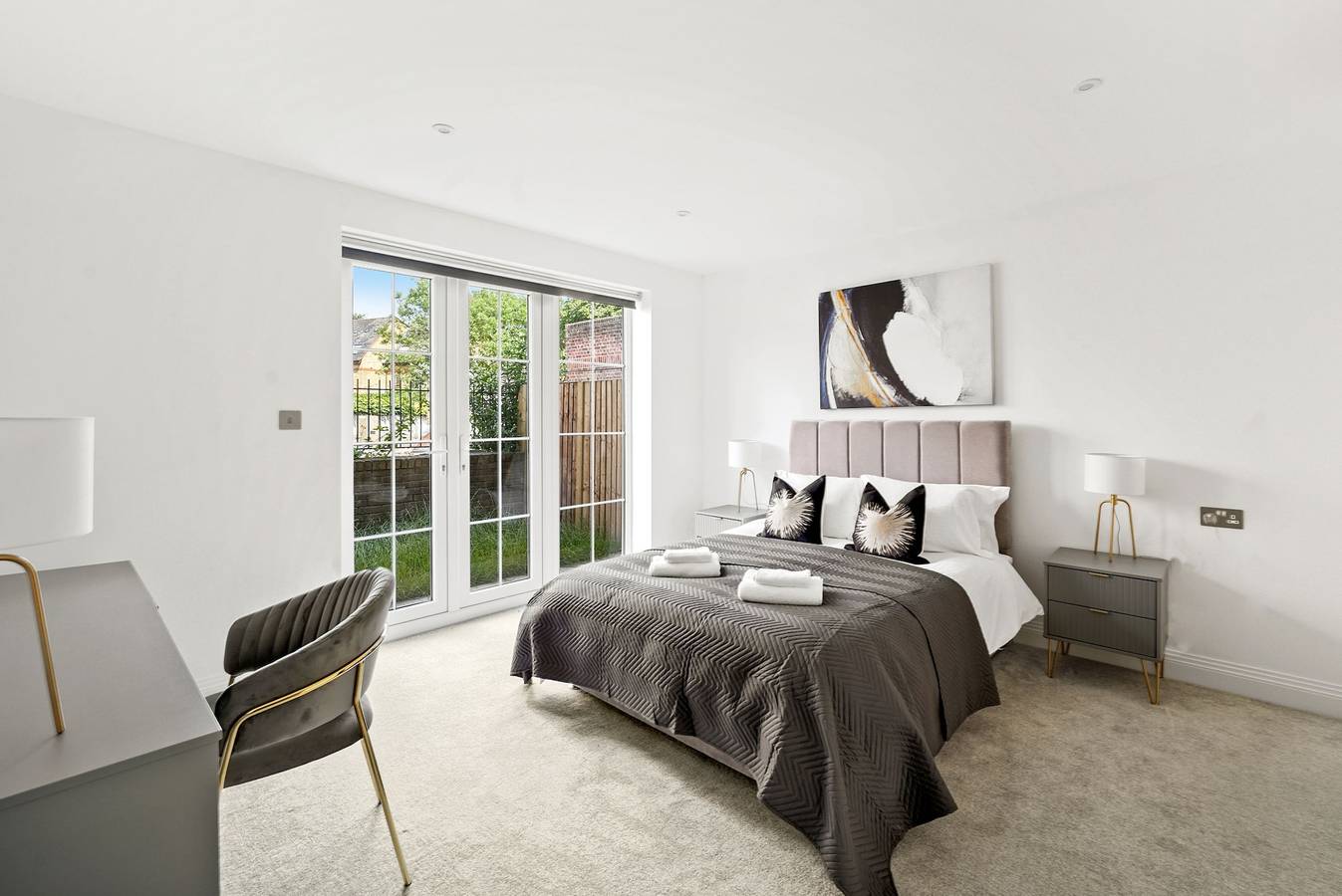 Entire apartment, Luxurious 1 Bed Apartment - Free Wifi and parking! in Spelthorne, Colne Valley Park