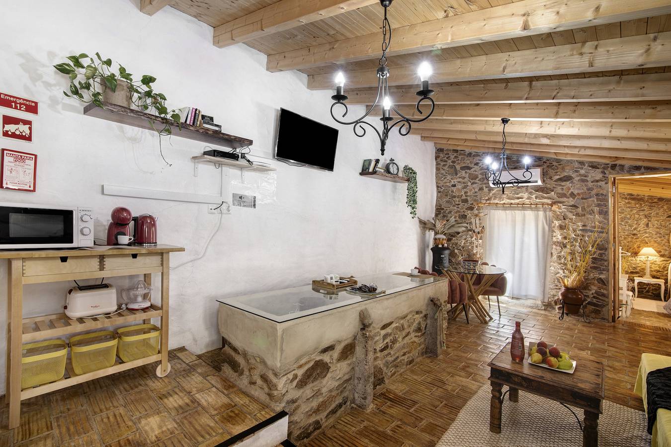 Casa de Campo 'Quinta Do Silêncio T2' com Vista de Montanha, Wi-Fi e Ar Condicionado in Distrito de Faro