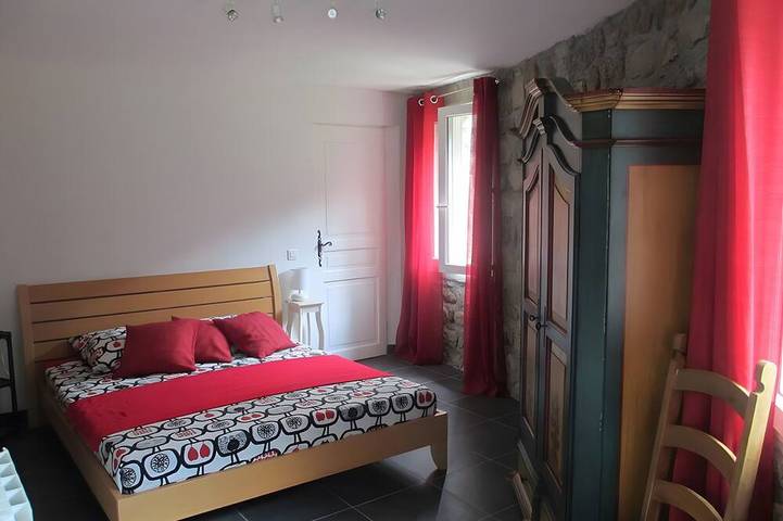 Location de vacances pour 2 personnes, avec piscine et jardin à Saint-Julien-Labrousse - 4